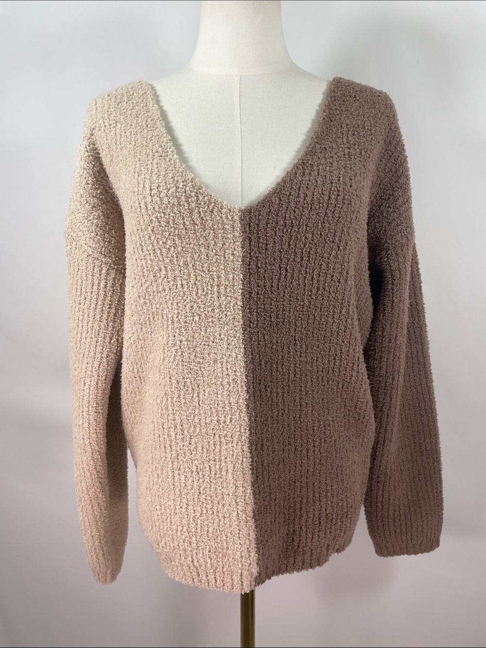 NWT Entro Colorblock Twist-Back Taupe Cream Popcorn Bouclé V-Neck Sweater Size S